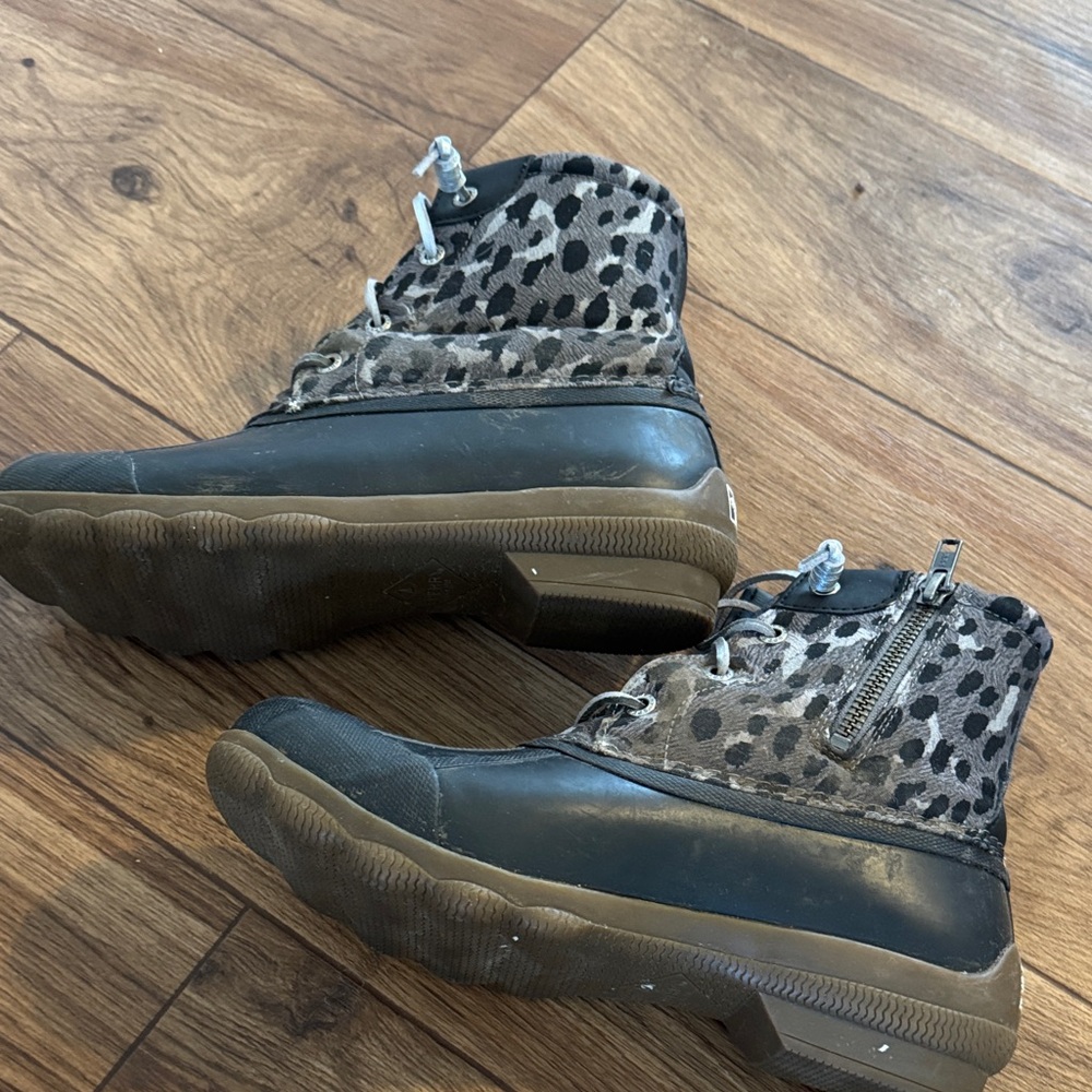 Sperry Black and Gray Patterned Boots - Picture 5 of 6